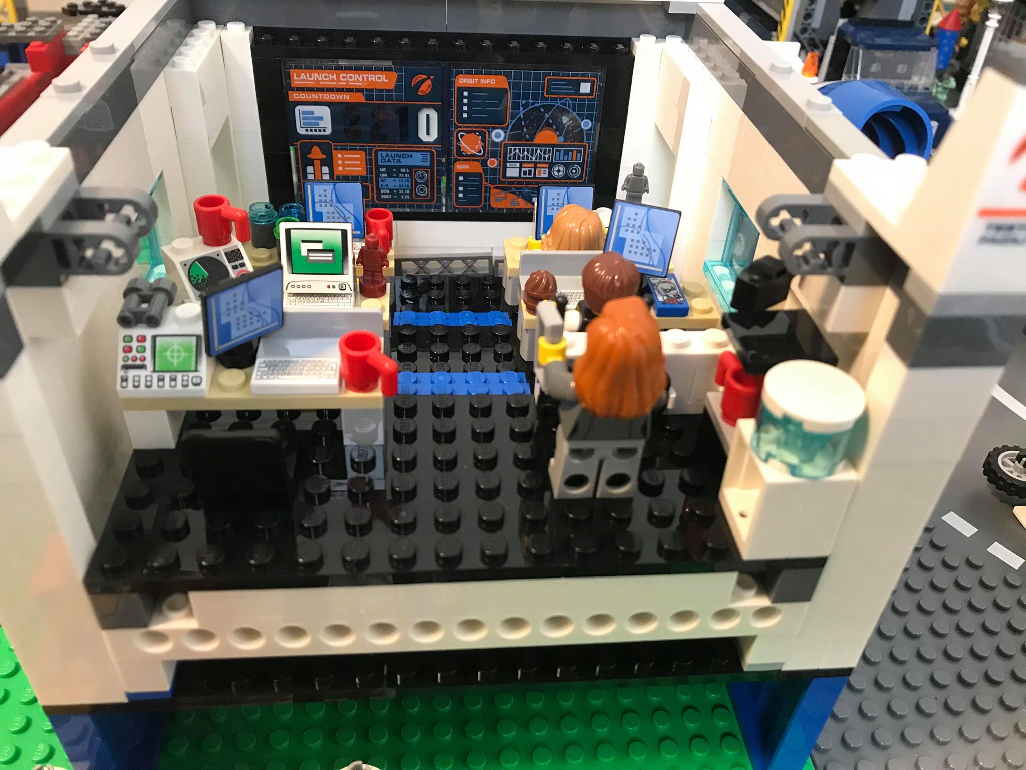 Modifying the LEGO City Deep Space Rocket Launch Control 60228 (Part 1)
